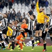  尤文图斯绝杀国际米兰登顶积分榜  